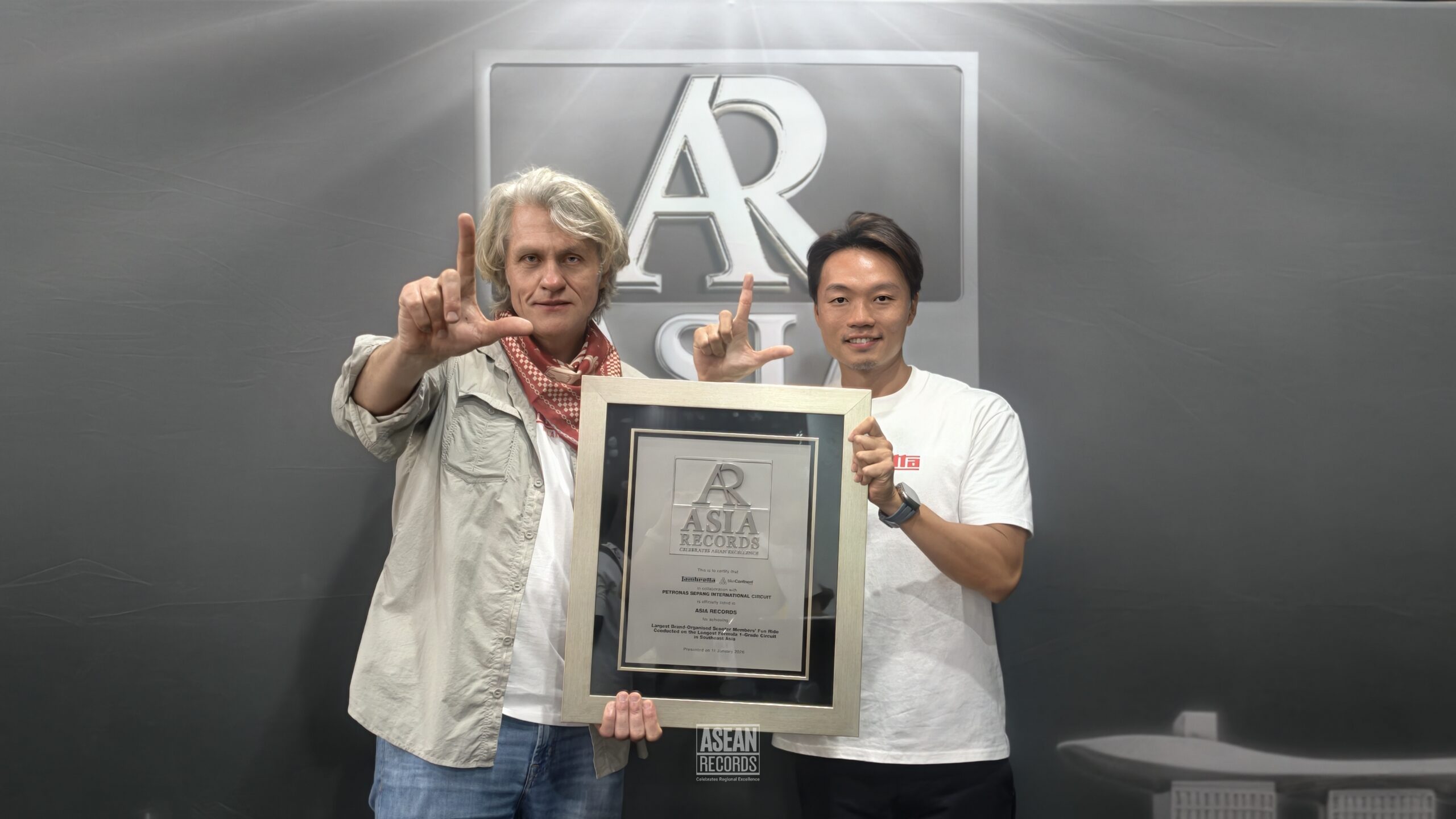 Lambretta 与 Bike Continent 获亚洲纪录认证 创下东南亚 Formula 1 级赛道最大品牌主办踏板车会员骑行活动纪录